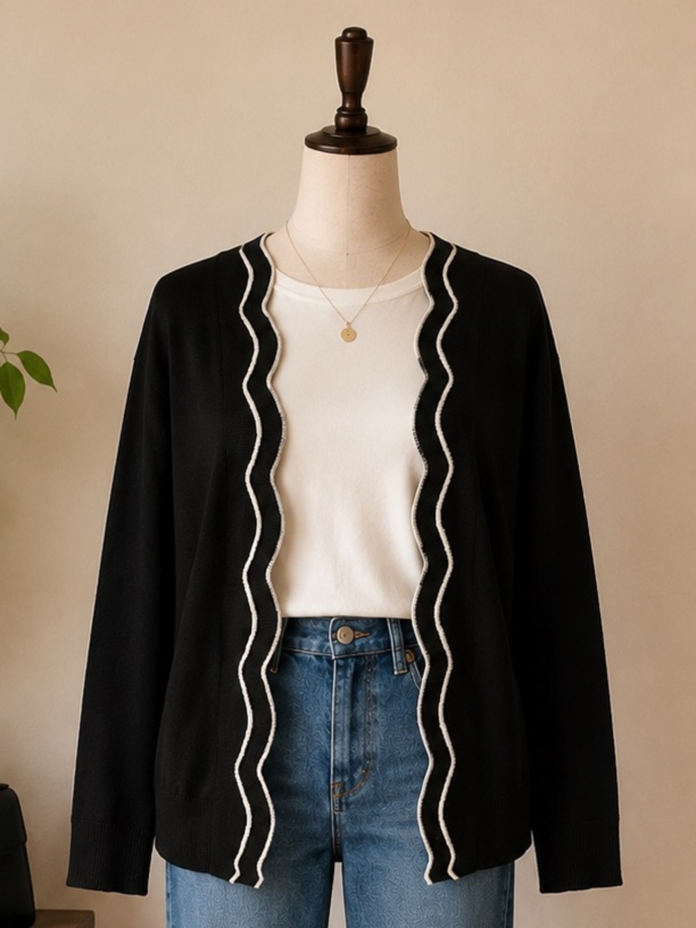 Black Scalloped Contrast Trim Open Front Shrug Sweater Size L